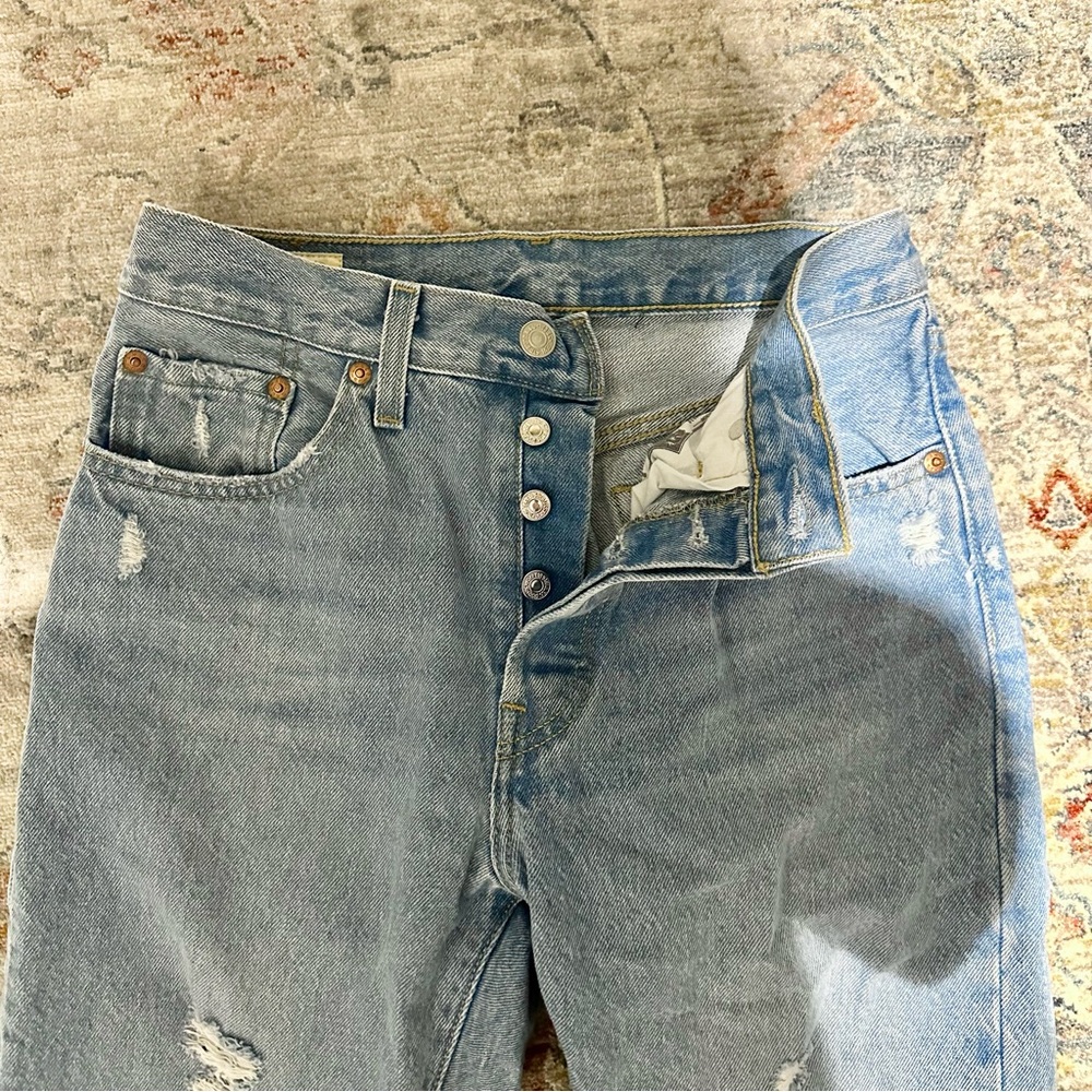 Levi’s 501 Original Cropped Jeans - Picture 4 of 6